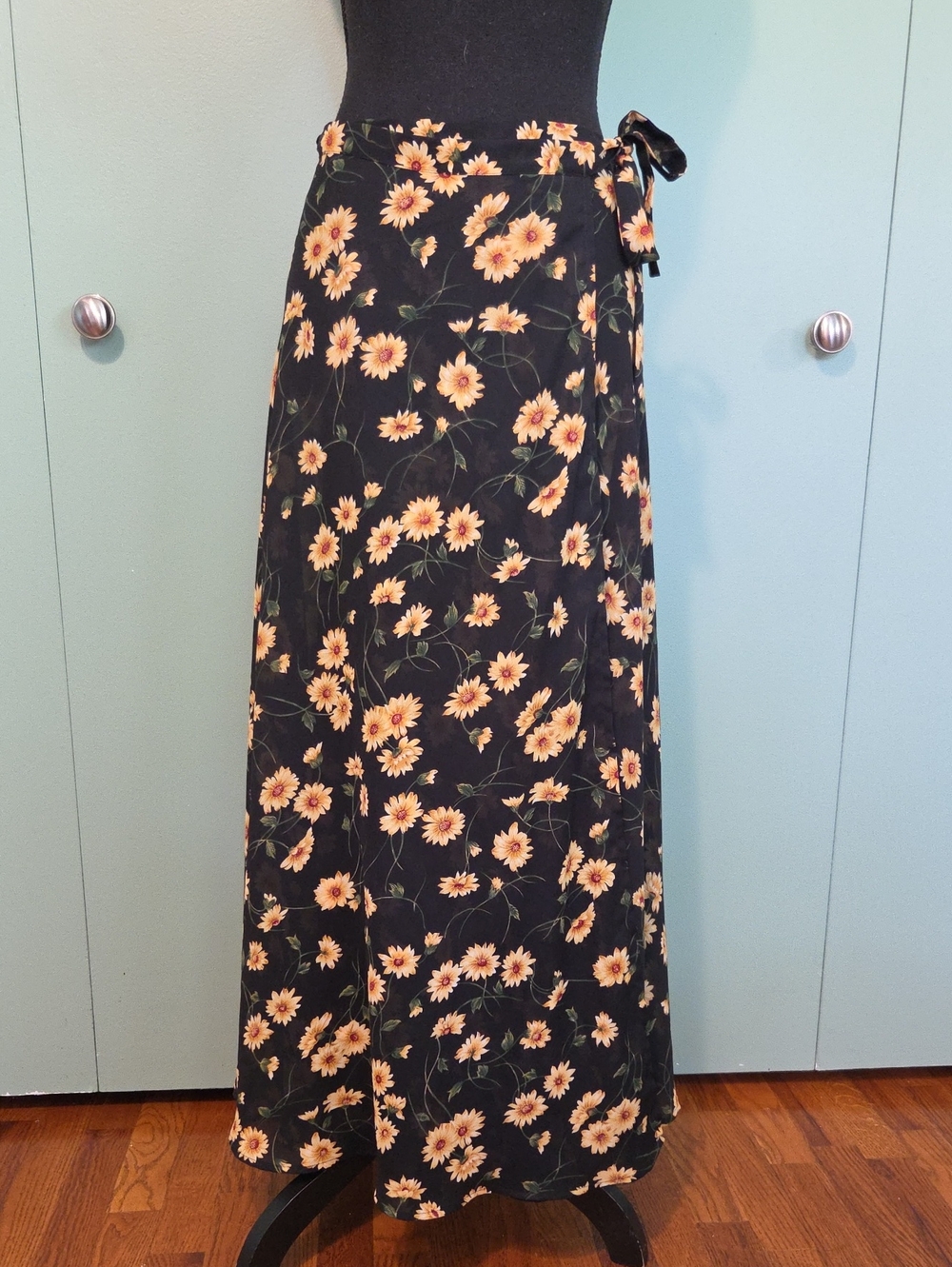 Vintage Exress Black Floral Wrap Maxi Skirt with Yellow Daisy Print Size Large